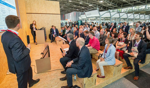 HLR2026-abstract seminar - folk som sitter och lyssnar